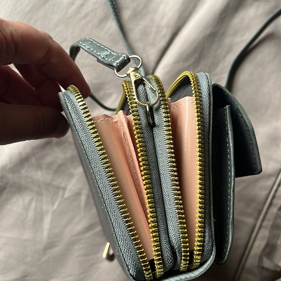 Free Crossbody - Picture 6 of 9